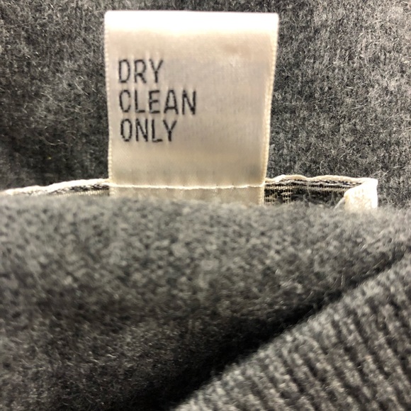 Men’s Poeta Moda Cashmere V-Neck Sweater - Picture 3 of 4